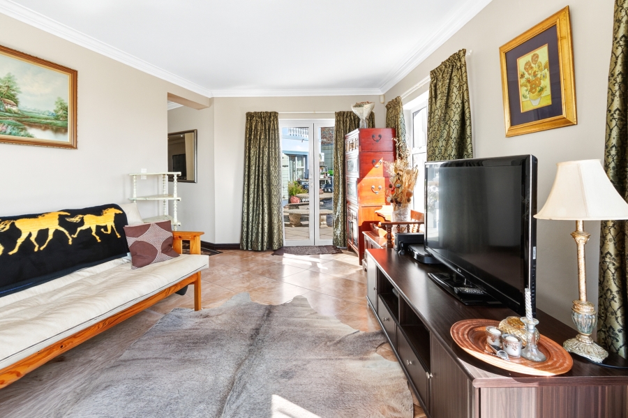 5 Bedroom Property for Sale in Mountainside Western Cape